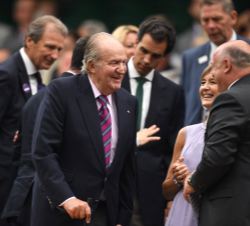 Su Majestad el Rey Don Juan Carlos al término del partido en el que Garbiñe Muguruza se impuso a la tenista estadounidense Venus Williams, acompañado 