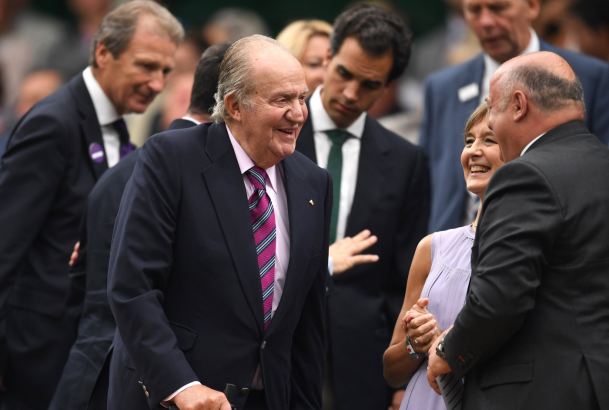 Su Majestad el Rey Don Juan Carlos al término del partido en el que Garbiñe Muguruza se impuso a la tenista estadounidense Venus Williams, acompañado 