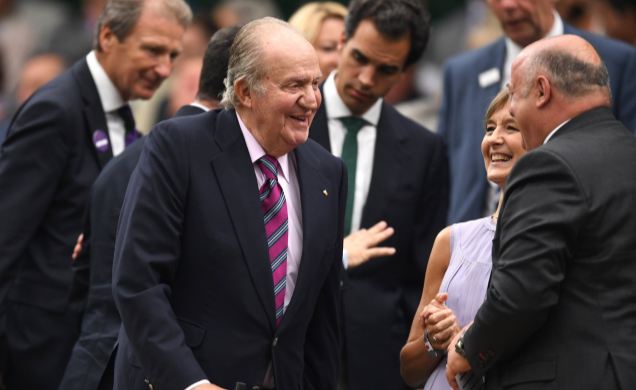 Su Majestad el Rey Don Juan Carlos al término del partido en el que Garbiñe Muguruza se impuso a la tenista estadounidense Venus Williams, acompañado 