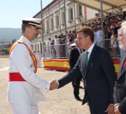Su Majestad el Rey recibe el saludo del presidente de la Xunta de Galicia, Alberto Núñez Feijoo
