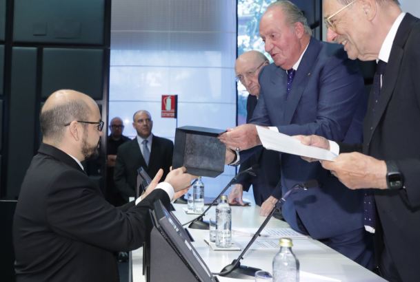 Su Majestad el Rey Don Juan Carlos entrega el Premio Rodrigo Uría Merúendano de Derecho del Arte a Antoni Rubí