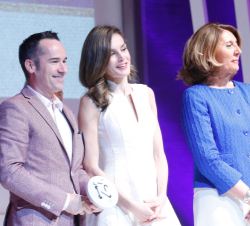 Doña Letizia entega el Premio Nacional Honorífico a la Gran Empresa del Sector de la Moda a PUIG