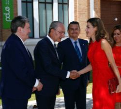 Su Majestad la Reina recibe el saludo del alcalde de Málaga, Francisco de la Torre