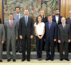 Sus Majestades los Reyes junto a la comisión permanente de la Federación de Entidades Religiosas Evangélicas de España - FEREDE