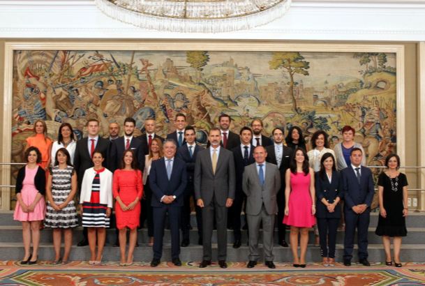 Su Majestad el Rey junto a los componentes de las XXVIII, XXIX y XXX promociones del Cuerpo Superior de Interventores y Auditores de la Administración de la Seguridad Social