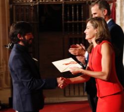 Su Majestad la Reina entrega el Premio Nacional Poesía Joven “Miguel Hernández” 2016 a Constantino Molina Monteagudo