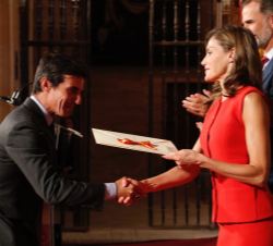 Su Majestad la Reina entrega el Premio Nacional de Danza en su modalidad de Interpretación 2016 a Joaquín de Luz Pérez