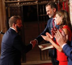 Su Majestad el Rey entrega el Premio Nacional del Circo 2016 a Miguel Ángel Moreno Montosa “Bolo”