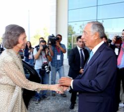 Su Majestad la Reina Doña Sofía recibe el saludo del presidente de la República Portuguesa, Marcelo Rebelo De Sousa