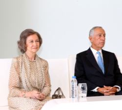 Doña Sofía y el presidente de la República Portuguesa, Marcelo Rebelo De Sousa en la mesa presidencial