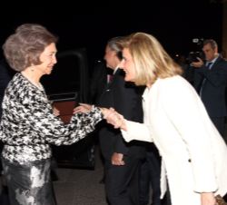 Su Majestad la Reina recibe el saludo de la ministra de Empleo y Seguridad Social, Fátima Báñez