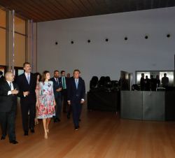 Don Felipe y Doña Letizia durante su recorrido por el Palacio de Congresos de Palma