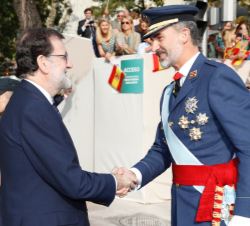 Su Majestad el Rey es recibido por el presidente del Gobierno, Mariano Rajoy 