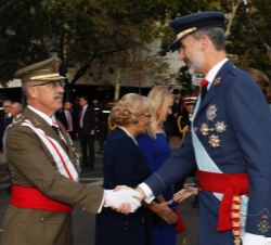 Su Majestad el Rey recibe el saludo del jefe de Estado Mayor de la Defensa, general de ejército Fernando Alejandre Martínez