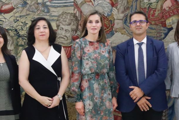 Su Majestad la Reina, con el presidente de ALIBER, Juan Carrión, y la presidenta del Instituto Vidas Raras de Brasil, Regina Fanti Garcia Próspero 