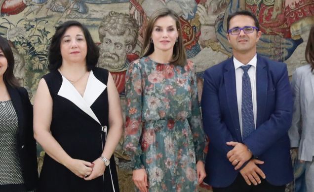 Su Majestad la Reina, con el presidente de ALIBER, Juan Carrión, y la presidenta del Instituto Vidas Raras de Brasil, Regina Fanti Garcia Próspero 