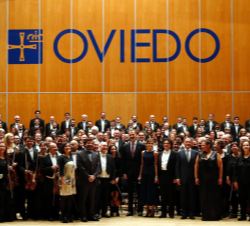 Sus Majestades los Reyes, con la Orquesta Sinfónica del Principado de Asturias y el Coro de la Fundación Princesa de Asturias