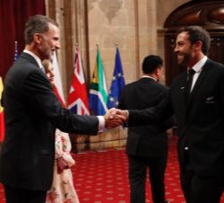 Su Majestad el Rey hizo entrega a Conrad Smith, jugador de los All Blacks, de la insignia de la Fundación