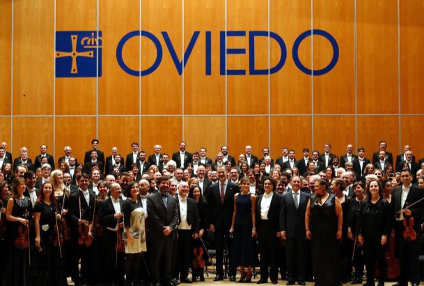 Sus Majestades los Reyes, con la Orquesta Sinfónica del Principado de Asturias y el Coro de la Fundación Princesa de Asturias