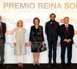 Doña Sofía junto a la delegada del Gobierno, Concepción Dancausa; el presidente de la Fundación de Música Ferrer-Salat, Sergi Ferrer-Salat; el preside