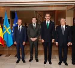 Su Majestad el Rey junto al presidente del Gobierno, Mariano Rajoy; el presidente del Parlamento Europeo, Antonio Tajani; presidente del Consejo Europ