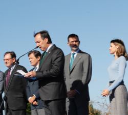 Sus Majestades los Ryes durante la intervención del alcalde de Villaviciosa