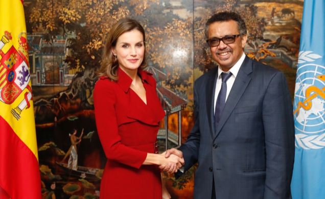 Su Majestad la Reina junto al director general de la OMS, Tedros Adhanom Ghebreyesus