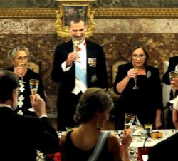 Su Majestad el Rey durante el brindis de la cena de gala