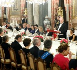 El Presidente Reuven Rivlin dirige unas palabras durante la cena de gala en el Palacio Real de Madrid