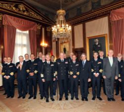 Su Majestad el Rey Don Juan Carlos, con los asistentes a la Junta del Real Patronato del Museo Naval