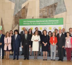 Su Majestad la Reina Doña Sofía junto a las autoridades y representantes de CEAFA asistentes al VII Congreso Nacional de Alzheimer