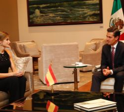 Su Majestad la Reina con el Presidente de los Estados Unidos Mexicanos, Enrique Peña Nieto, durante su encuentro