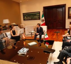 Vista general del encuentro de las delegaciones española y mexicana
