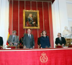 Sus Majestades los Reyes Don Juan Carlos y Doña Sofía presiden el acto de entrega de la Medalla de Honor 2017 de la Real Academia de Bellas Artes de S