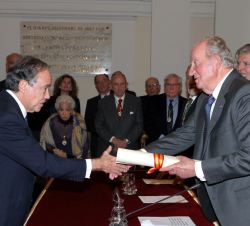 Don Juan Carlos entrega el galardón 