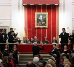 Actuación del coro del Teatro Real