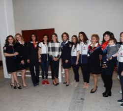 Doña Letizia junto a las trabajadoras de la Cruz Roja Mexicana