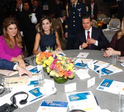 Doña Letizia en una de las mesas redondas de trabajo