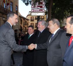Su Majestad el Rey recibe el saludo del presidente de las Cortes de Castilla-La Mancha, Jesús Fernández Vaquero