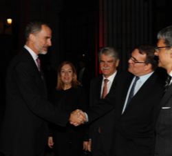 Su Majestad el Rey recibe el saludo del encargado de negocios de la Embajada de los Estados Unidos de América en España, Benjamin G. Ziff