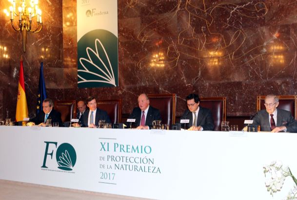 Don Juan Carlos abre la sesión del acto de entrega del XI Premio FONDENA