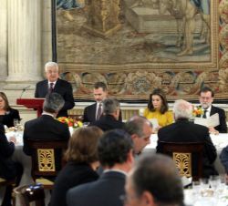Sus Majestades los Reyes durante la intervención de Su Excelencia Mahmoud Abbas
