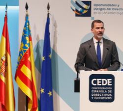 Su Majestad el Rey durante su intervención en la clausura del Congreso Anual de la Confederación Española de Directivos y Ejecutivos