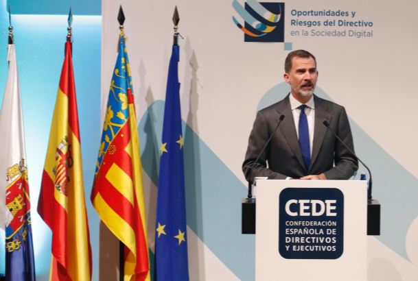 Su Majestad el Rey durante su intervención en la clausura del Congreso Anual de la Confederación Española de Directivos y Ejecutivos