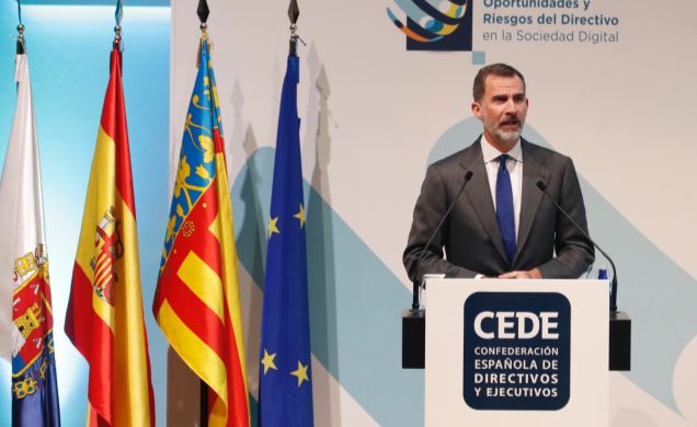 Su Majestad el Rey durante su intervención en la clausura del Congreso Anual de la Confederación Española de Directivos y Ejecutivos