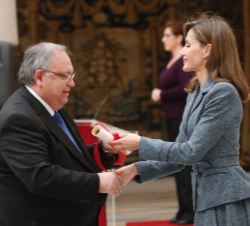 Su Majestad la Reina entrega el “Premio Reina Sofía de Prevención de la Discapacidad 2016” en la Categoría Española, a Jesús Vaquero Cresp