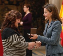Su Majestad la Reina entrega el "Premio Reina Letizia de Accesibilidad Universal de Municipios, Candidaturas Españolas 2016" en la Modalidad