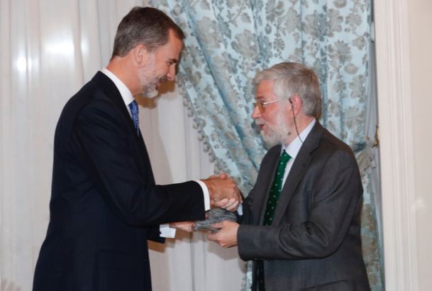 Su Majestad el Rey hace entrega del Premio Francisco Cerecedo de Periodismo a Florencio Domínguez
