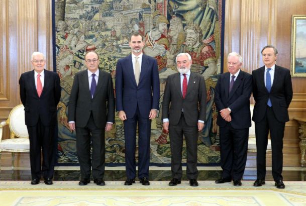 Su Majestad el Rey junto a los miembros del Consejo Rector de la Fundación Pro Real Academia Española
