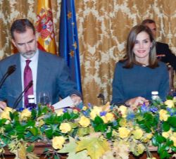 Sus Majestades los Reyes durante la reunión del Pleno del Real Patronato de la Biblioteca Nacional de España